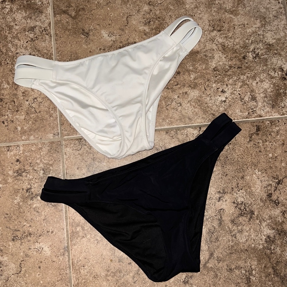 Victoria’s Secret bikini bottoms set of 2 size small